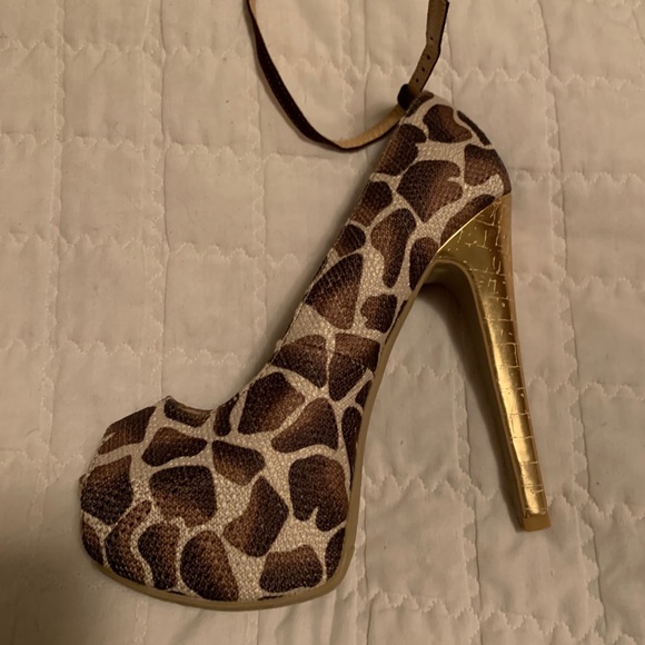 Giraffe Print Platforms - Picture 1 of 2